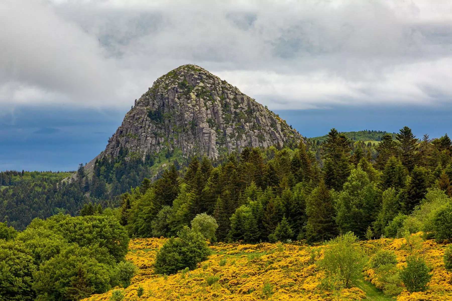 Un symbole de l'Ardèche, le Mont Gerbier De jonc